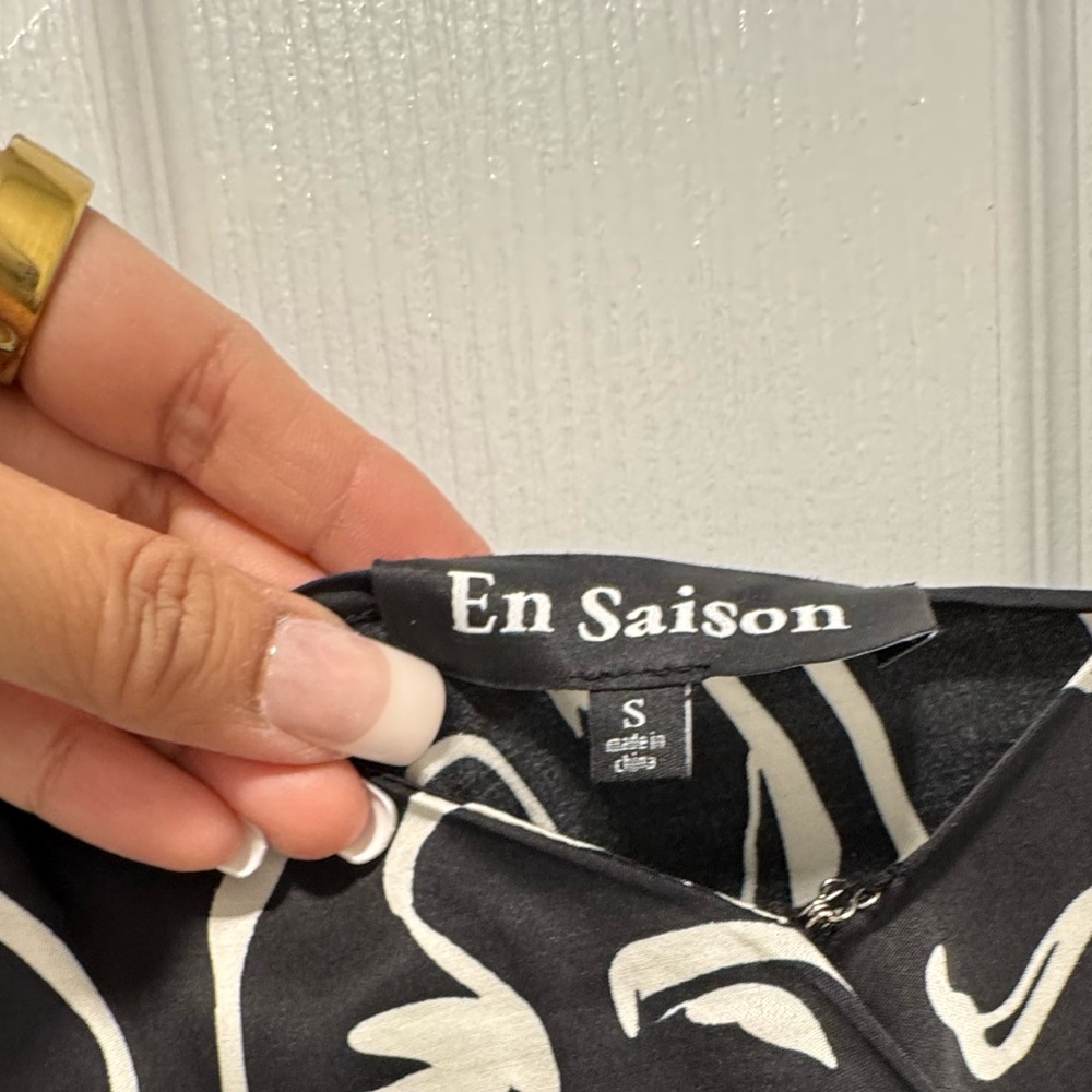 En Saison Black and White Abstract Maxi Dress - Picture 7 of 9